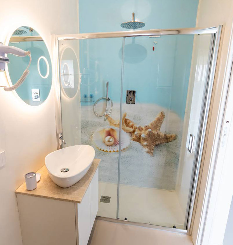 Bagno Suite Perla con vista lago appartamento a Desenzano del Garda
